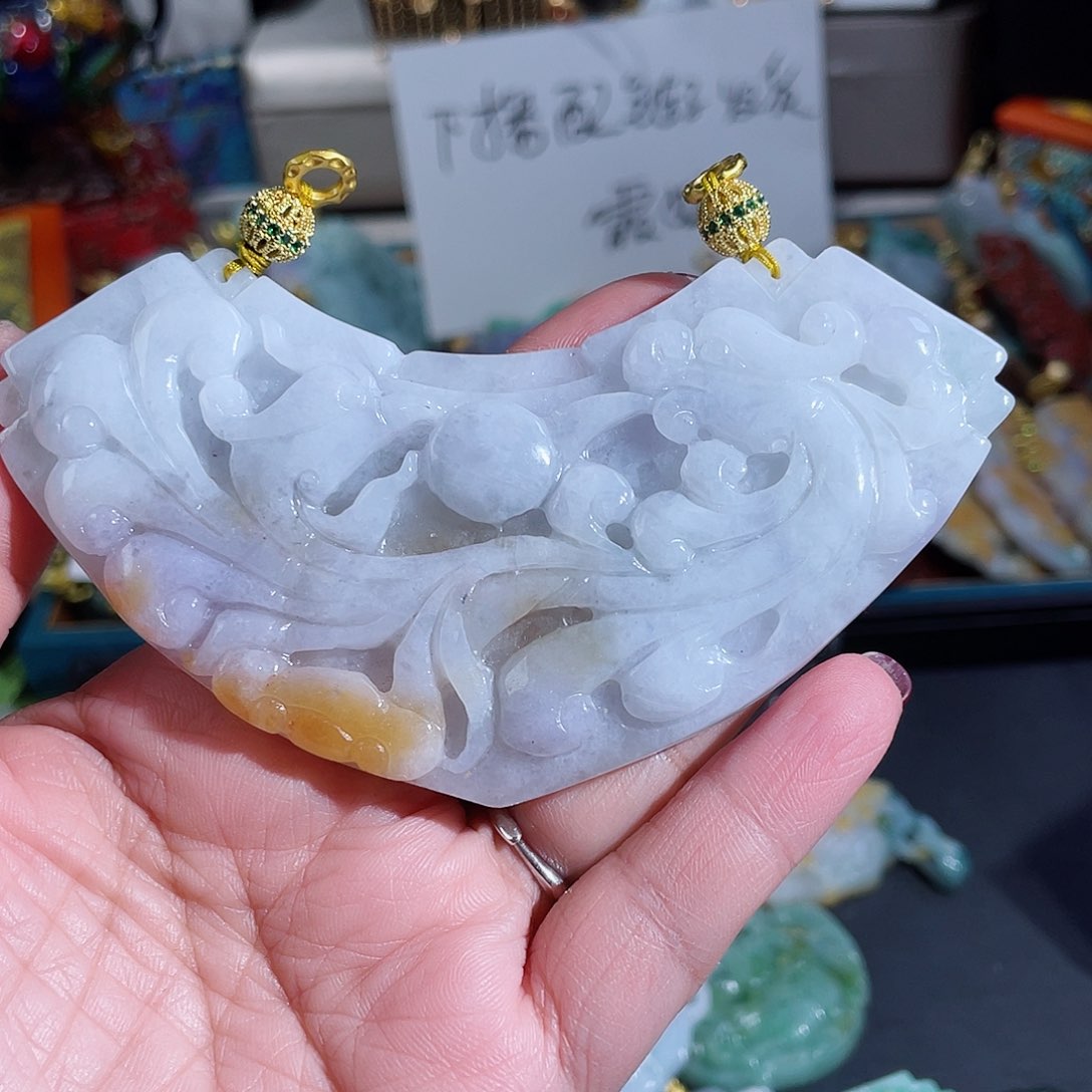 翡翠颈饰未镶嵌翡翠俏黄大弯弯