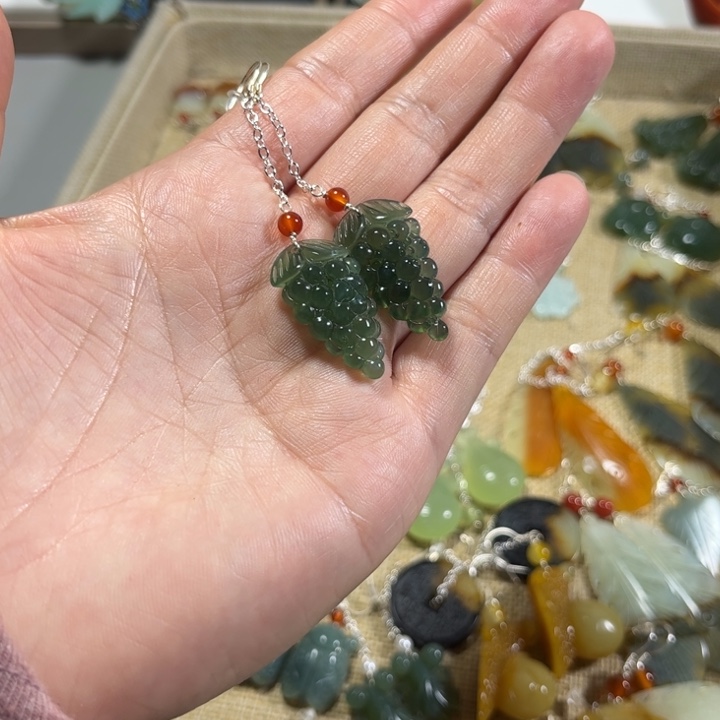 蛇纹石玉耳饰未镶嵌