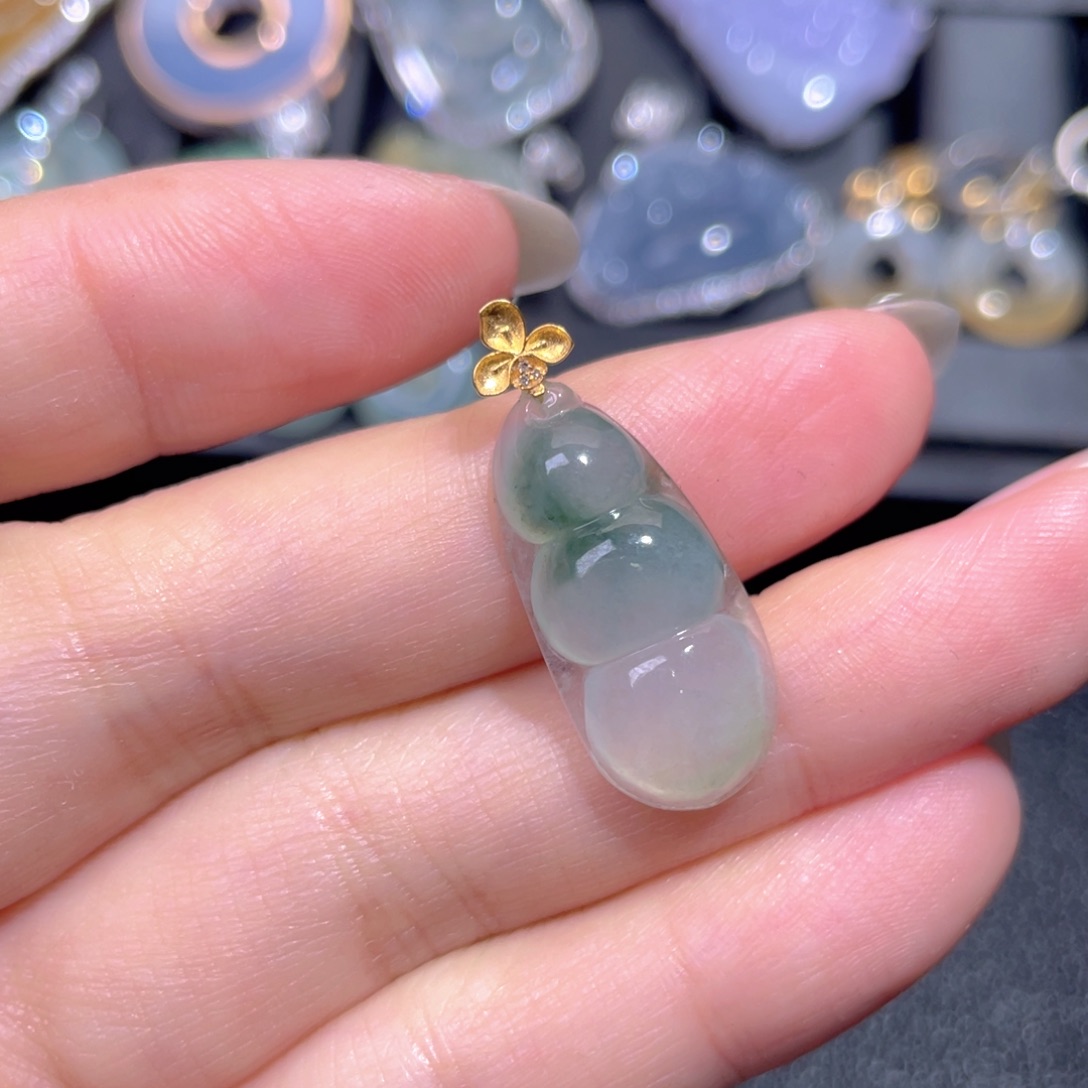 颈饰18K金镶嵌翡翠翡翠