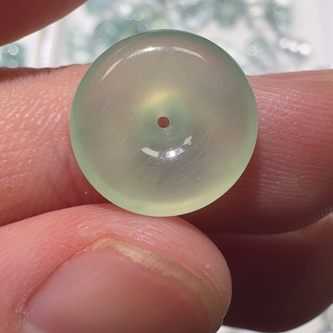 翡翠未镶嵌颈饰平安扣