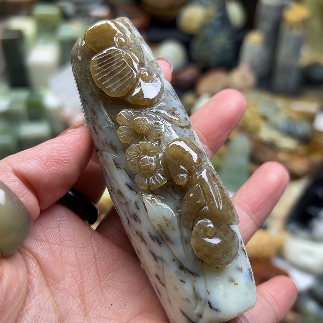 岫岩老玉（透闪石质玉）未镶嵌颈饰老玉手玩