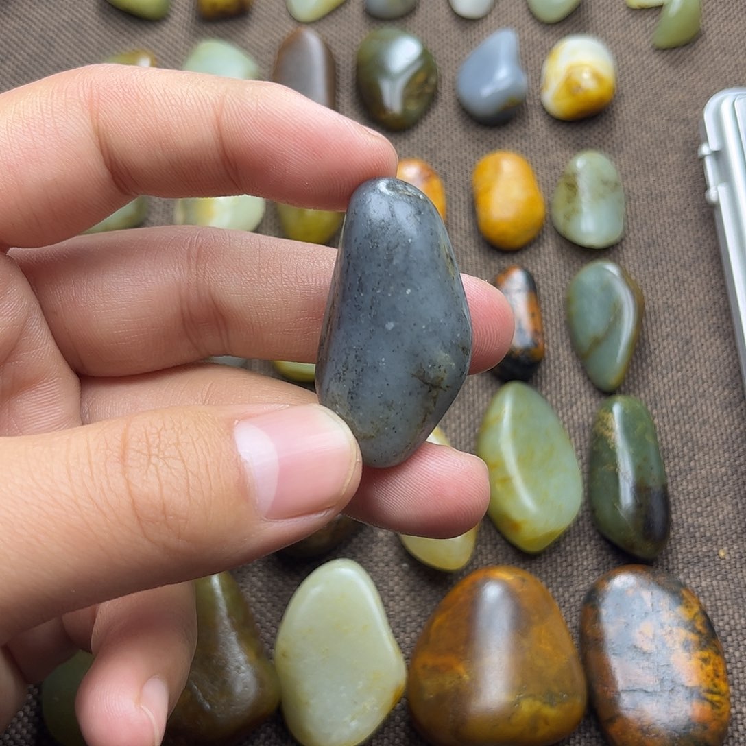 和田玉未镶嵌珠宝奇石