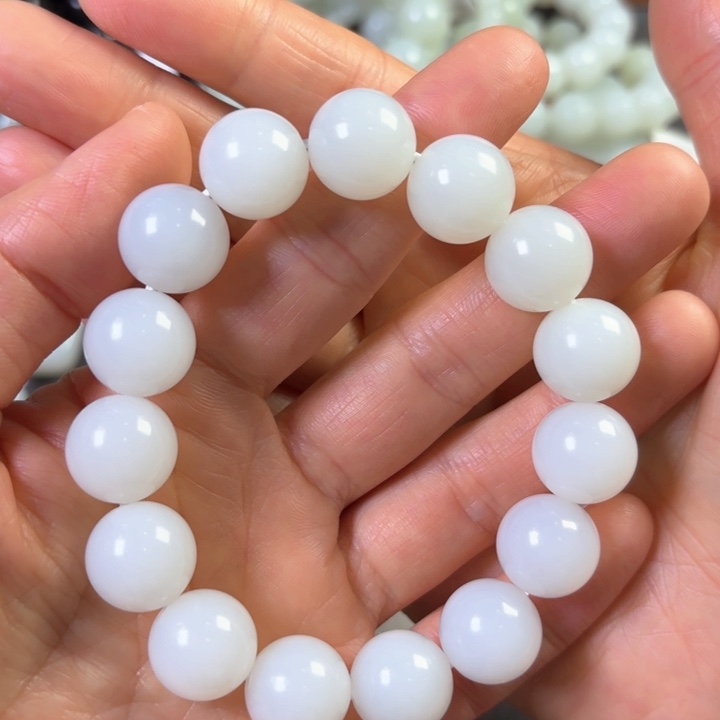 和田玉颈饰未镶嵌杰*豆