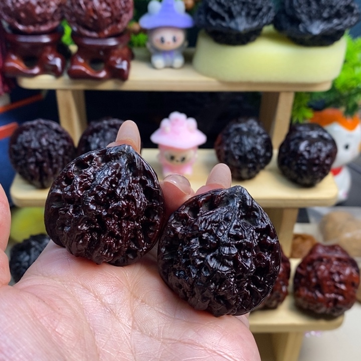 文玩核桃吊坠地闷官帽38尺酒红色