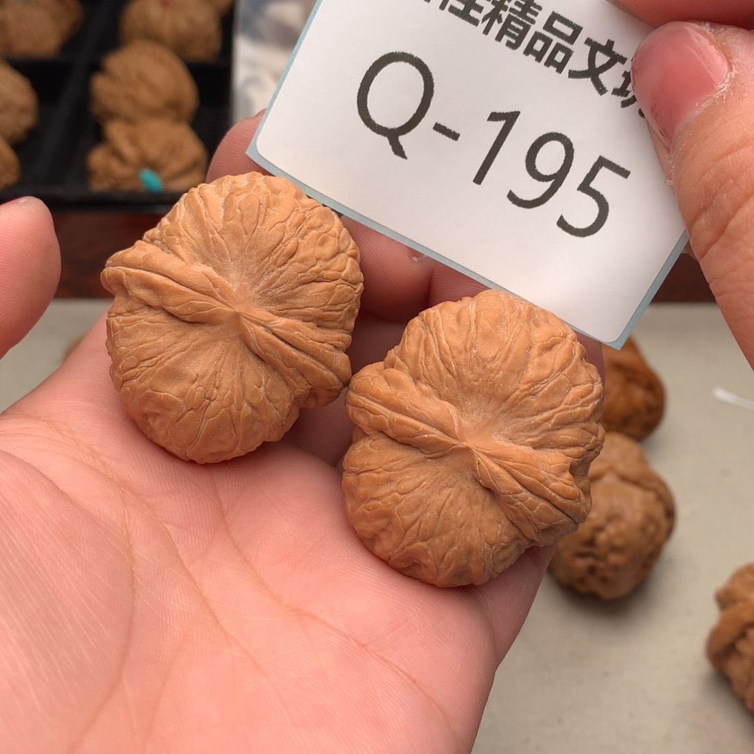 文玩核桃把件42元宝………