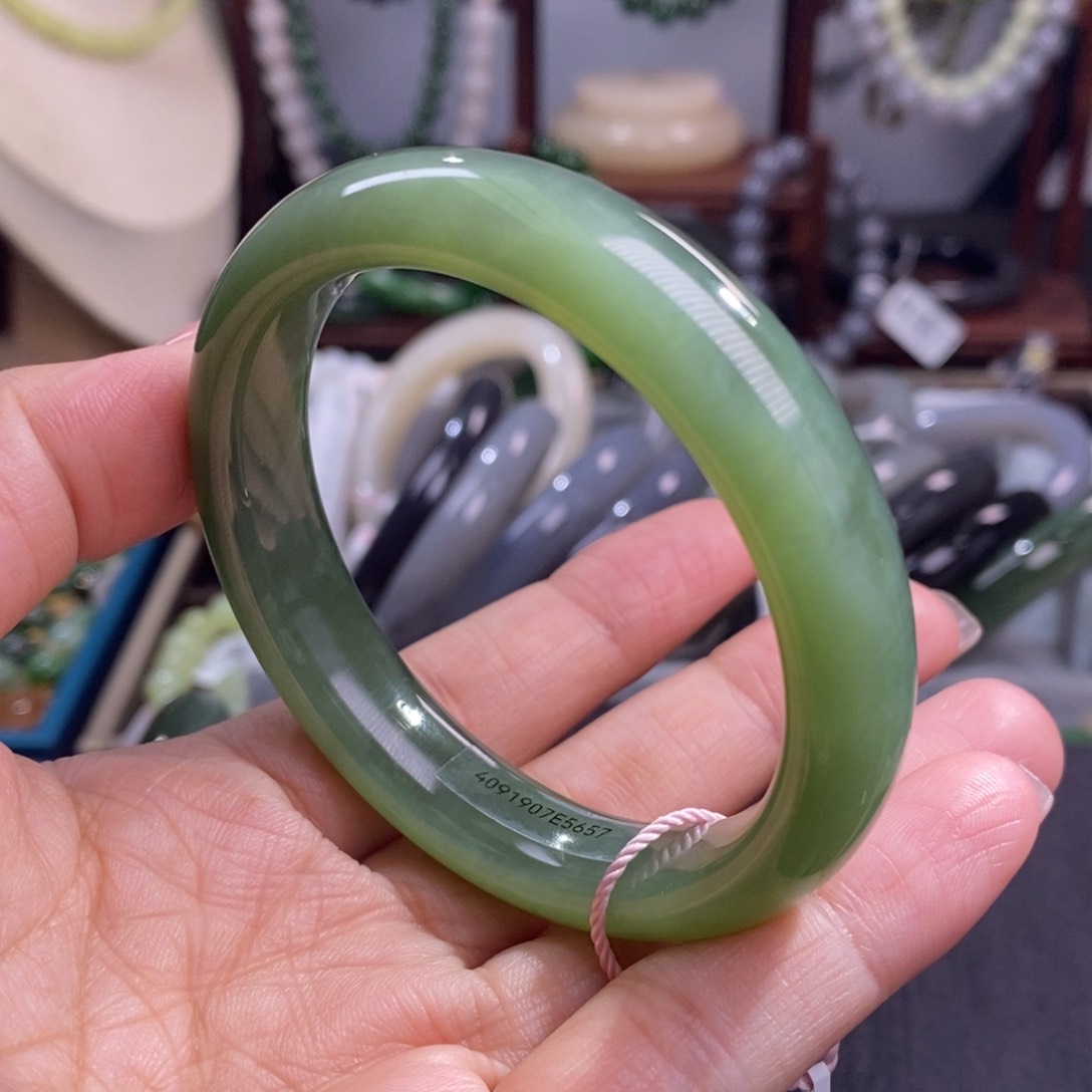 和田玉毕业级老矿料高冰碧玉猫眼手镯56.3未镶嵌