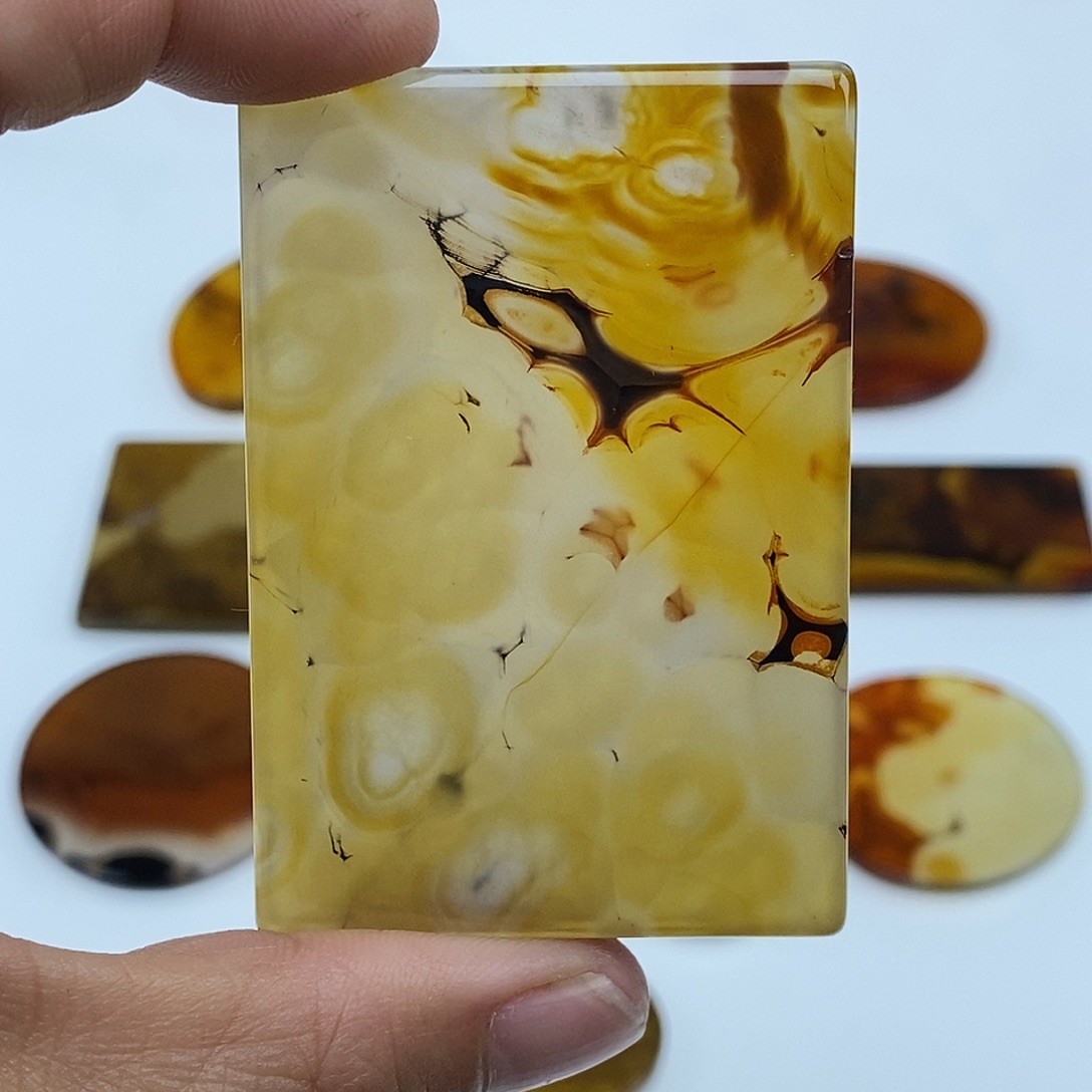 俺***下玛瑙/玉髓未镶嵌珠宝半成品