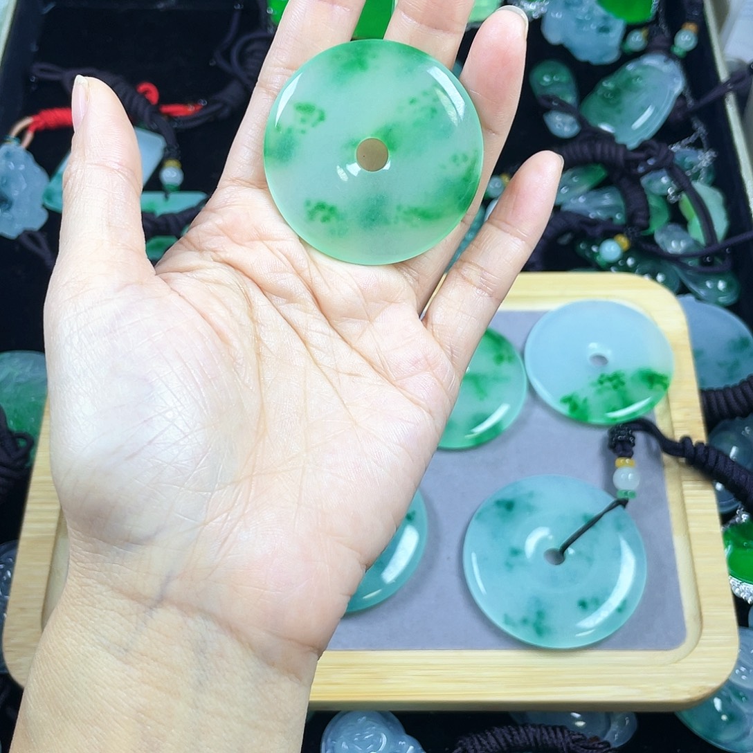 林***文翡翠未镶嵌颈饰吊坠