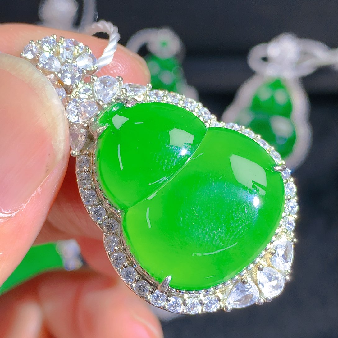 翡翠颈饰银S925镶嵌吊坠