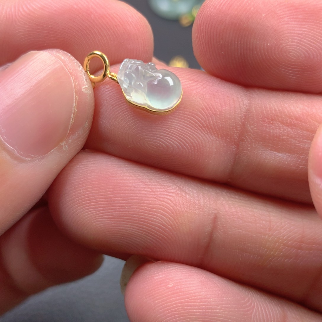 【闪购商品】颈饰18K金镶嵌翡翠