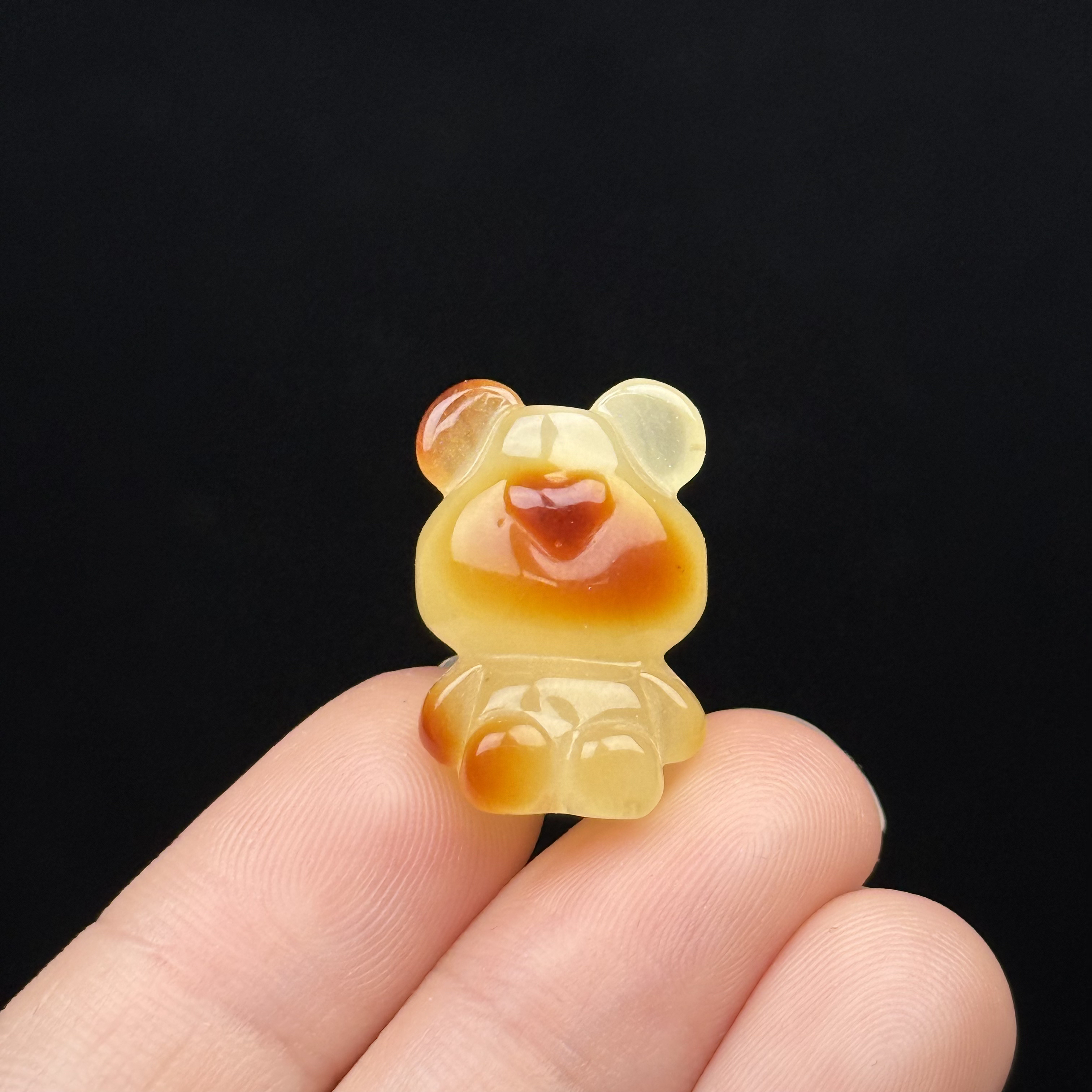 K9792天然原矿蜜蜡 雕刻小熊14*21*11mm 支持鉴定假一罚十