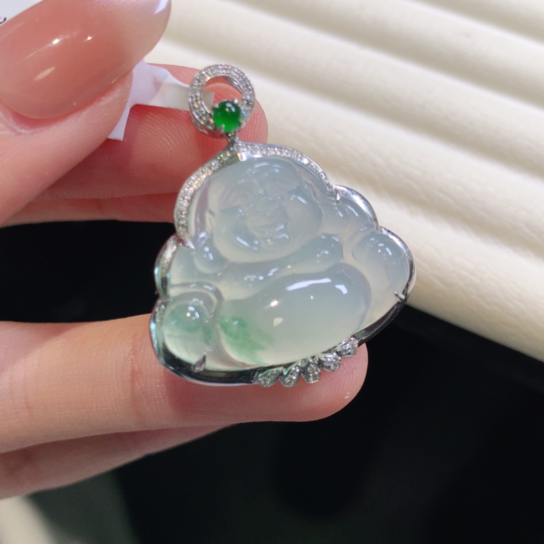 翡翠颈饰18K金镶嵌佛