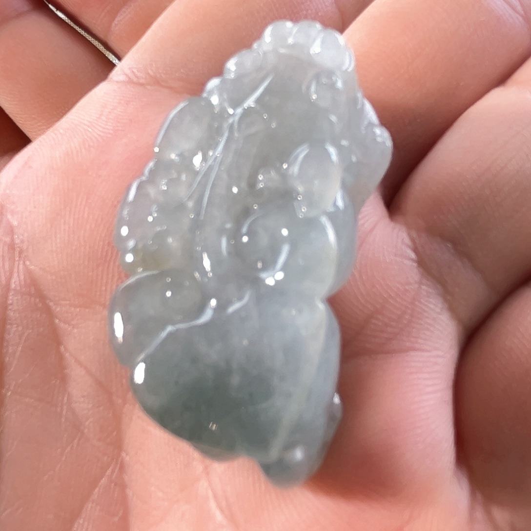 翡翠未镶嵌颈饰貔貅