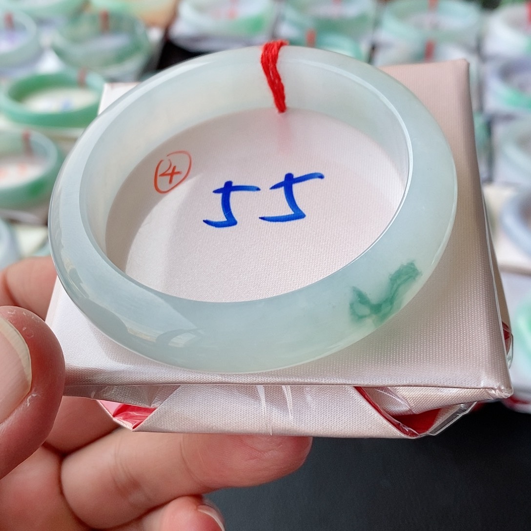 翡翠手镯未镶嵌4号链接