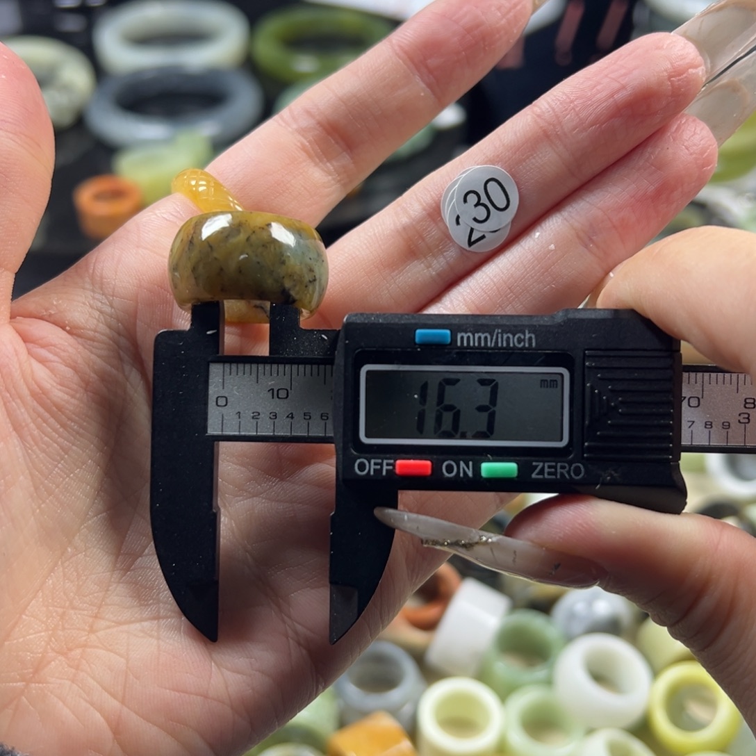 蛇纹石玉未镶嵌戒指