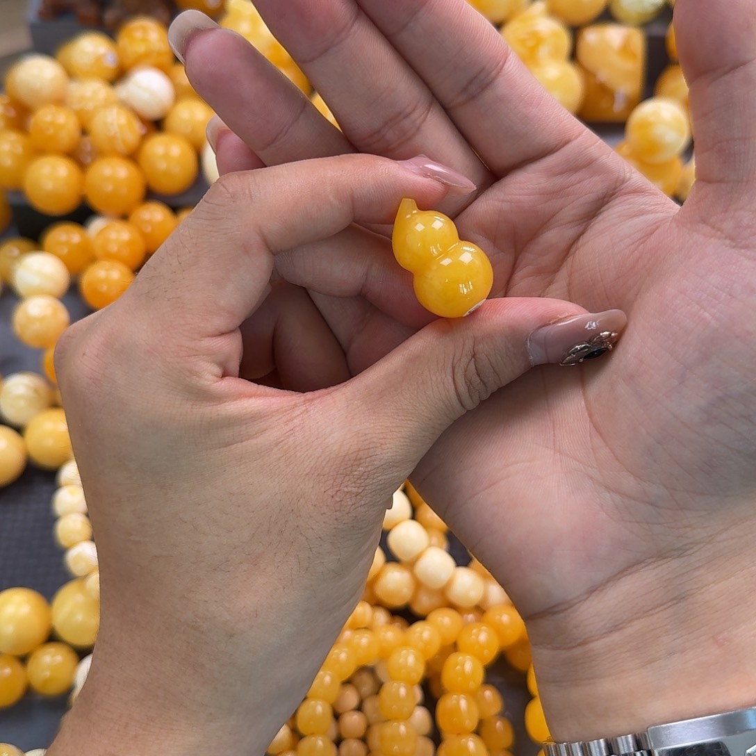 蜜蜡未镶嵌珠宝奇石