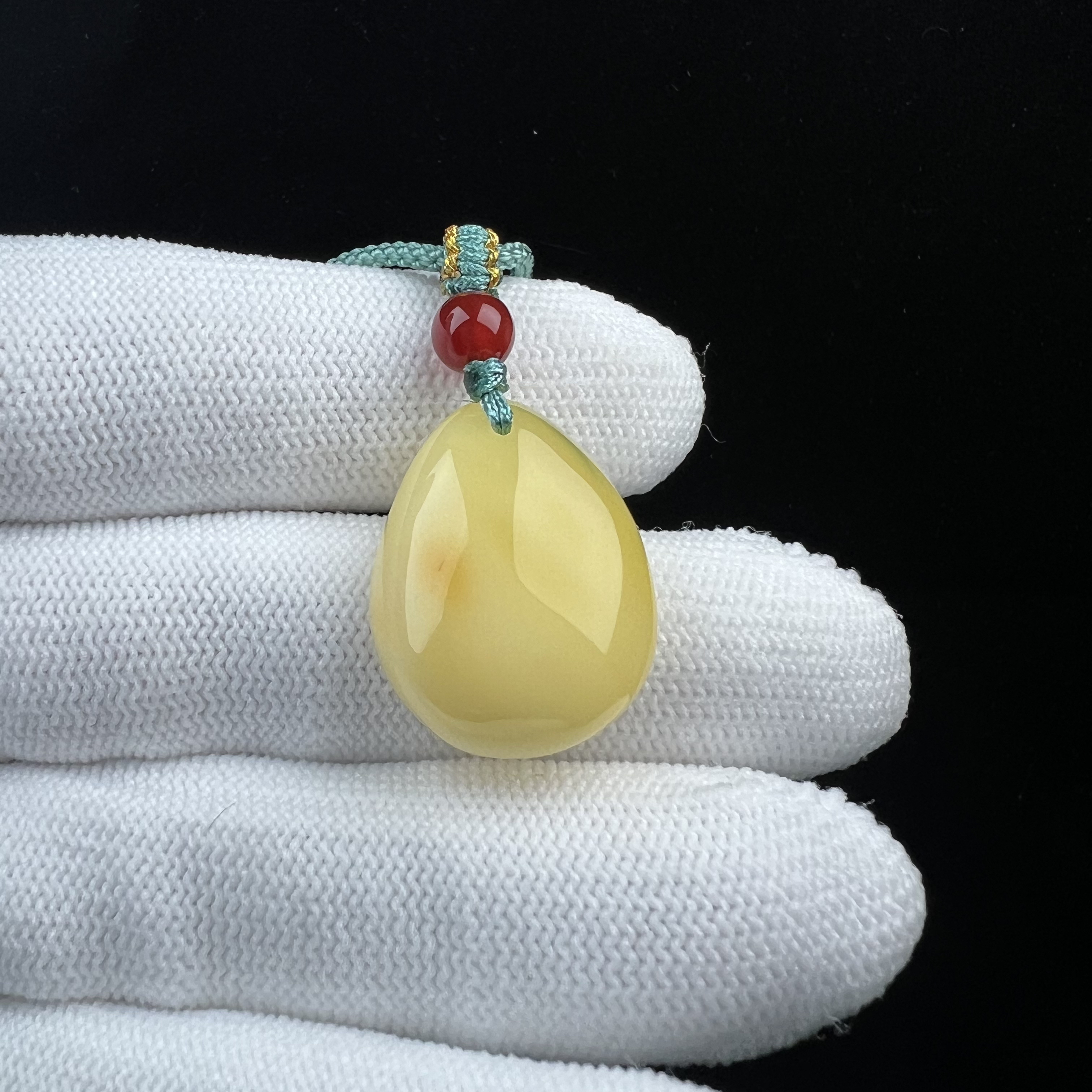 M1320 天然原矿蜜蜡鸡油黄水滴牌19*24.8*7.8mm 支持复检假一罚四