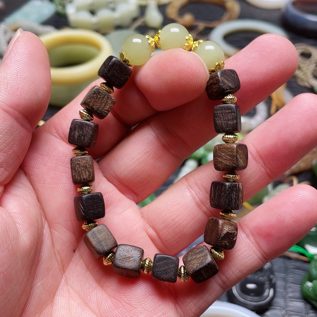 和田玉未镶嵌颈饰手串