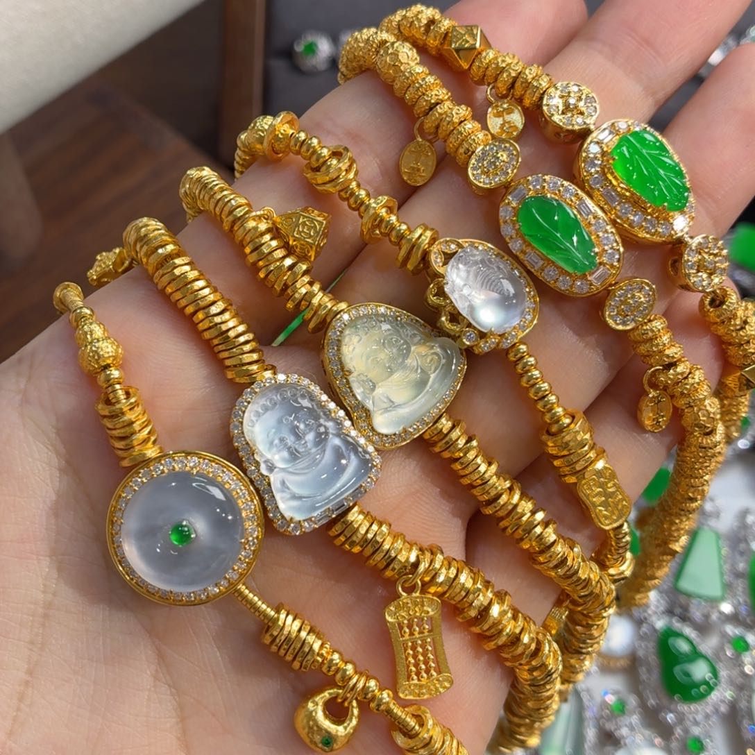 翡翠足金镶嵌颈饰盘缠手链