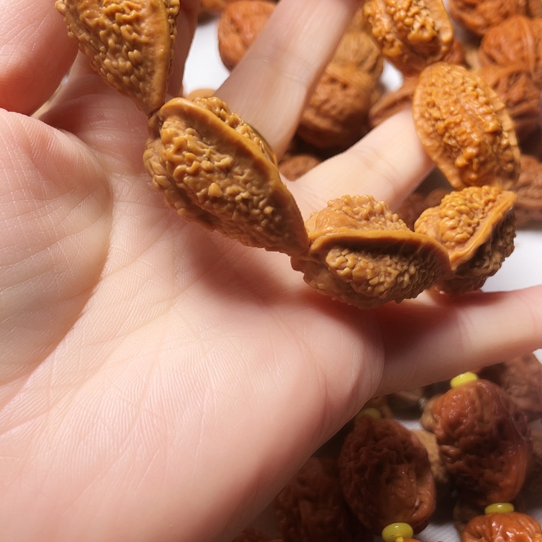 政***哥文玩核桃吊坠绣花鞋