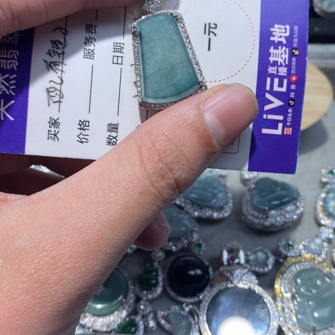 翡翠颈饰未镶嵌翡翠