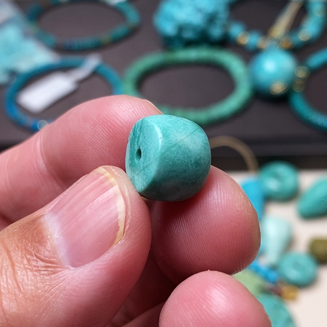 绿松石未镶嵌颈饰