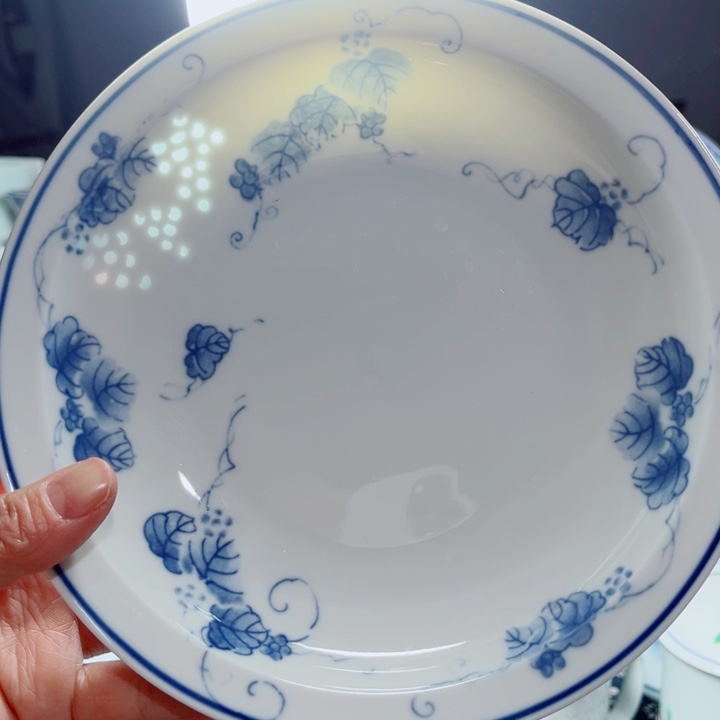 青花玲珑8寸窝盘葡萄