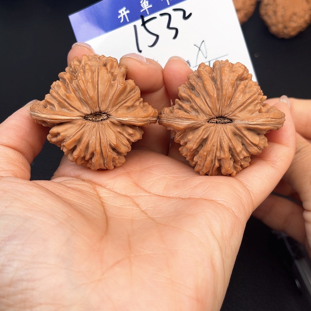 文玩核桃吊坠四座楼46尺无刀修1532