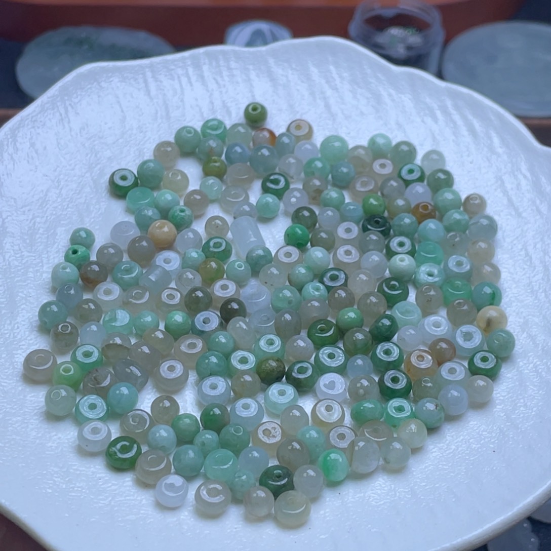 颈饰未镶嵌翡翠翡翠有瑕疵