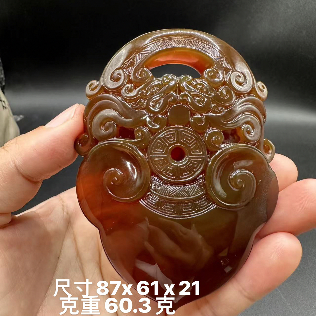 缅甸天然琥珀大师工雕刻橘红蜜仿古如意貔貅吊坠挂件
