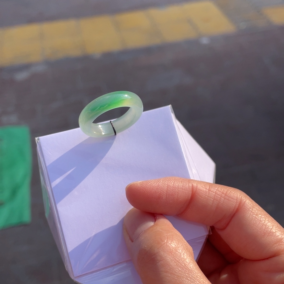 翡翠未镶嵌颈饰绿戒圈