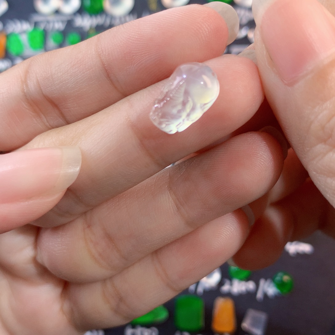 翡翠未镶嵌颈饰冰貔貅