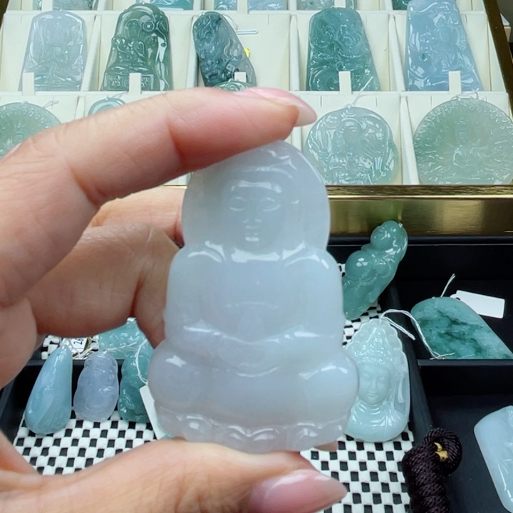 翡翠颈饰未镶嵌正装观音