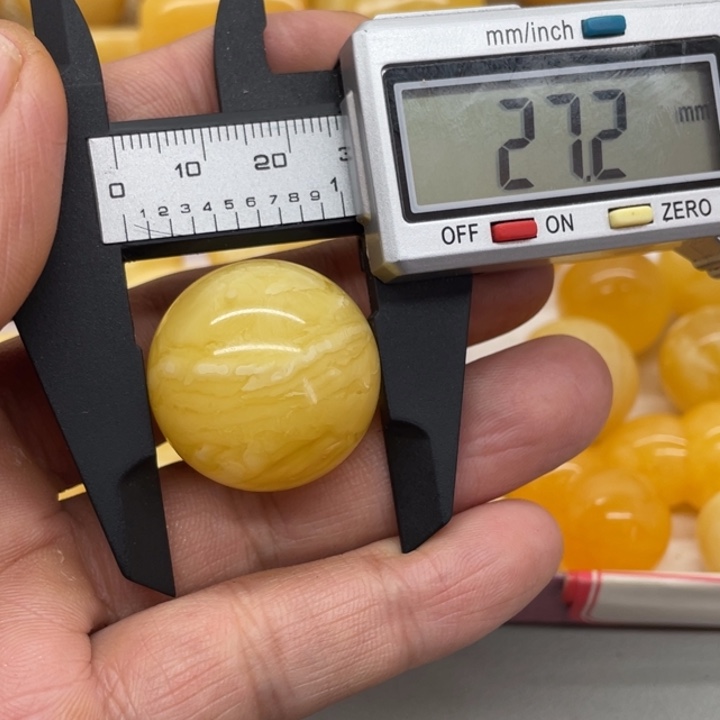 琥珀裸石未镶嵌圆珠70克价