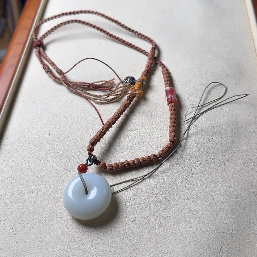 和田玉颈饰未镶嵌临***空