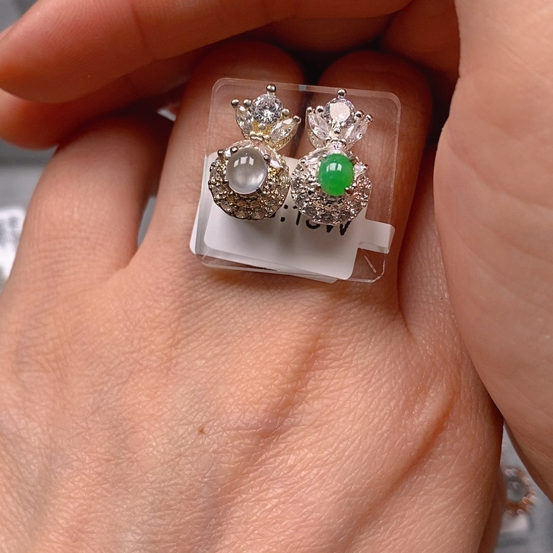 翡翠耳饰未镶嵌翡翠蛋面