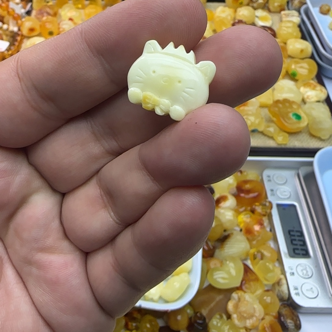 琥珀未镶嵌裸石1.85克水煮料