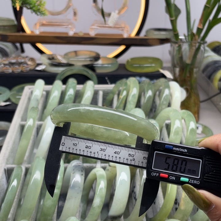 蛇纹石玉未镶嵌手镯286