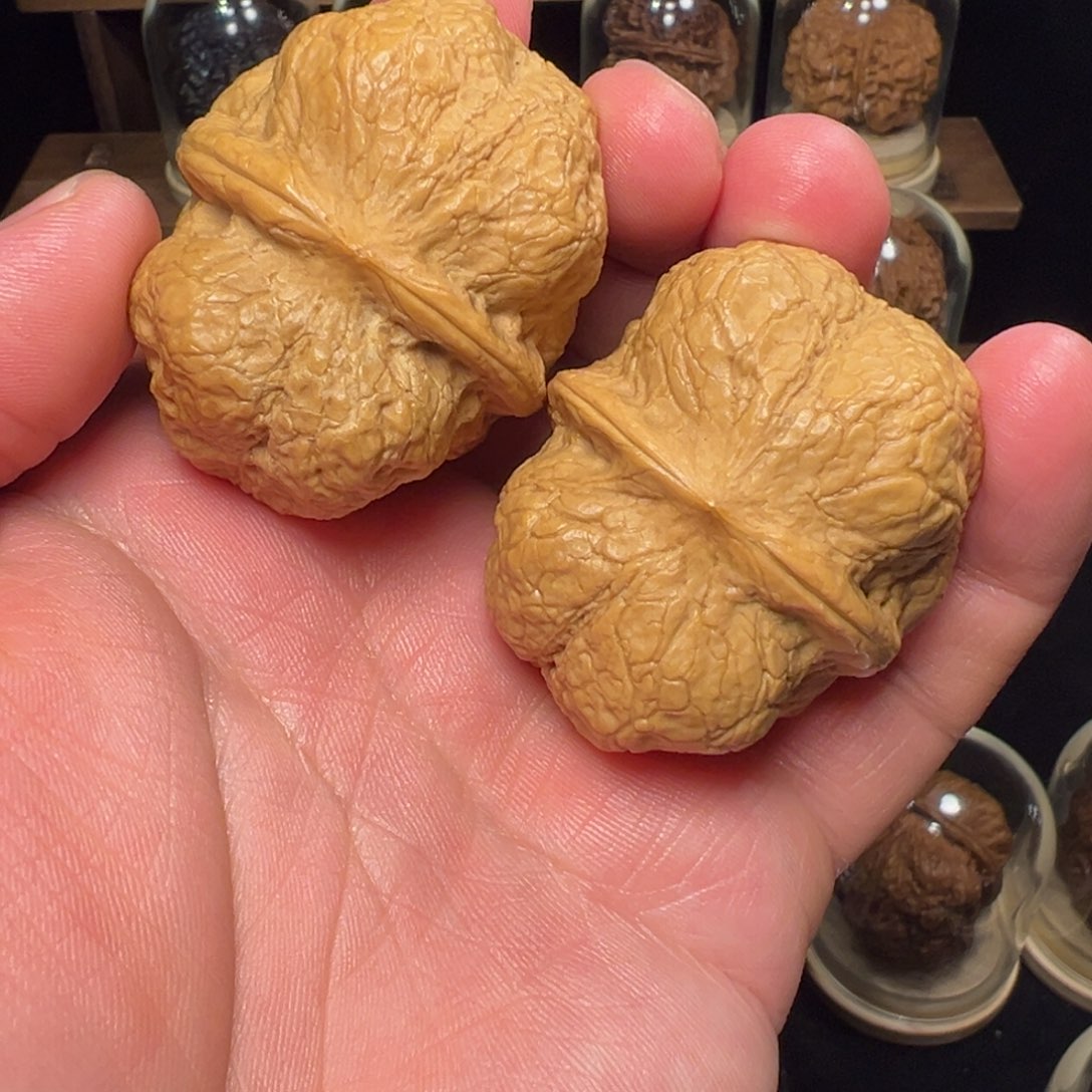 文玩核桃把件方樽蟾头47mm