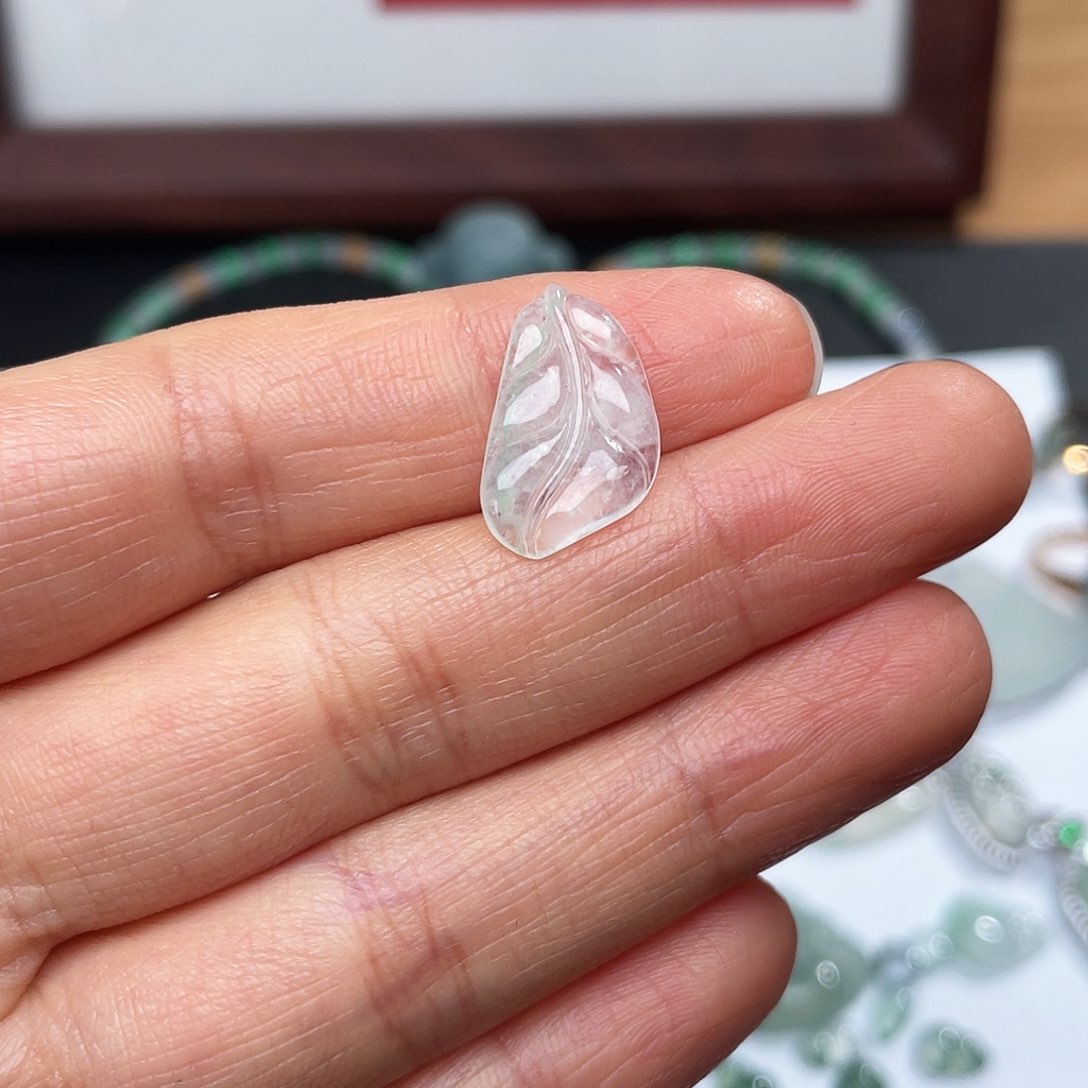 翡翠未镶嵌颈饰天然缅甸A货翡翠叶子