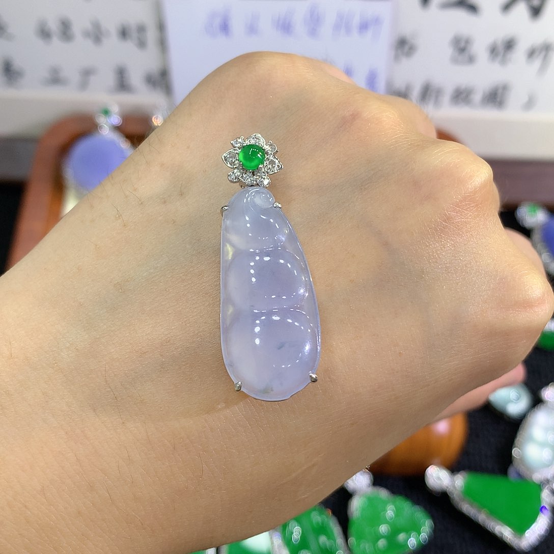 【闪购商品】吊坠(不含链)18K金镶嵌翡翠福豆