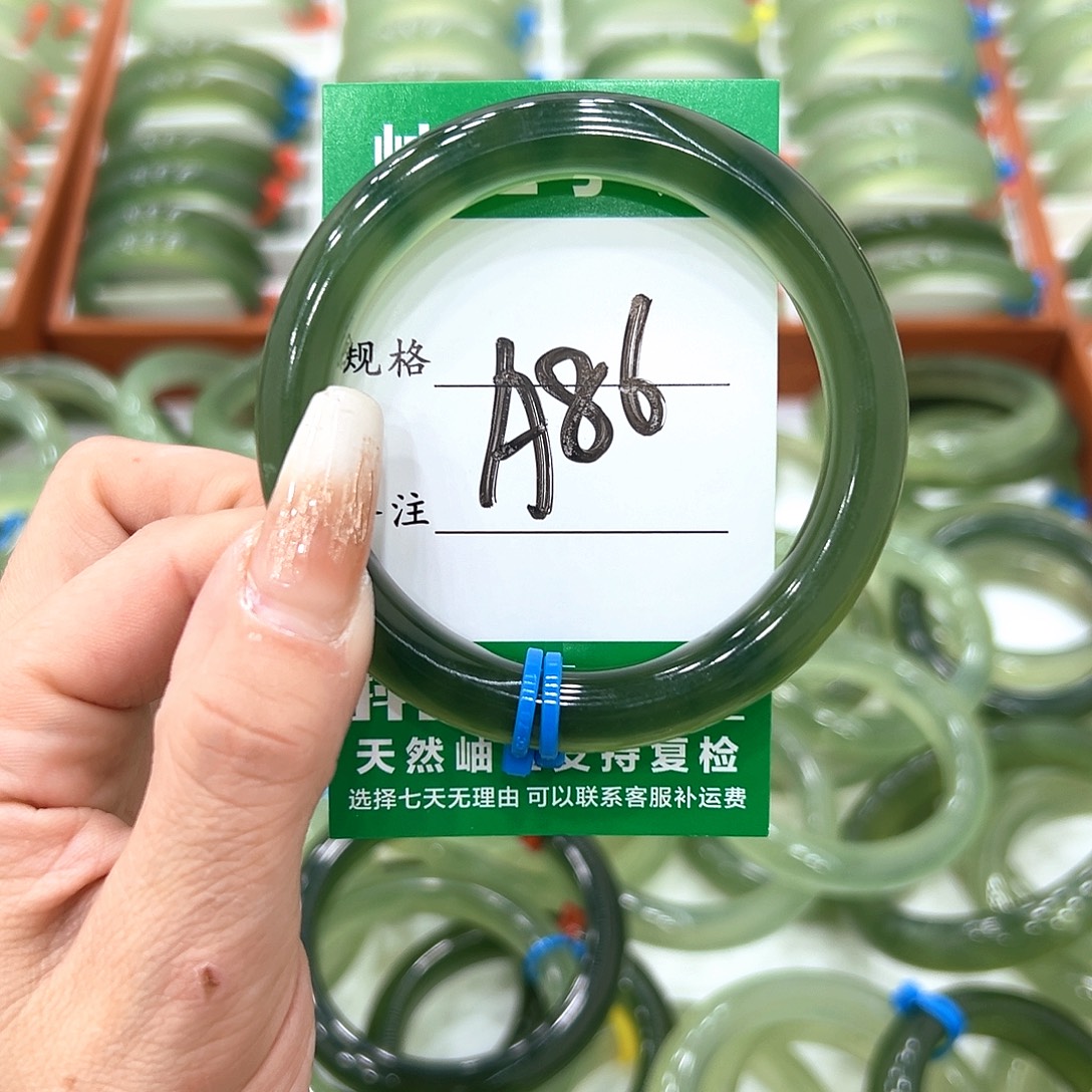 亲***.蛇纹石玉未镶嵌手镯