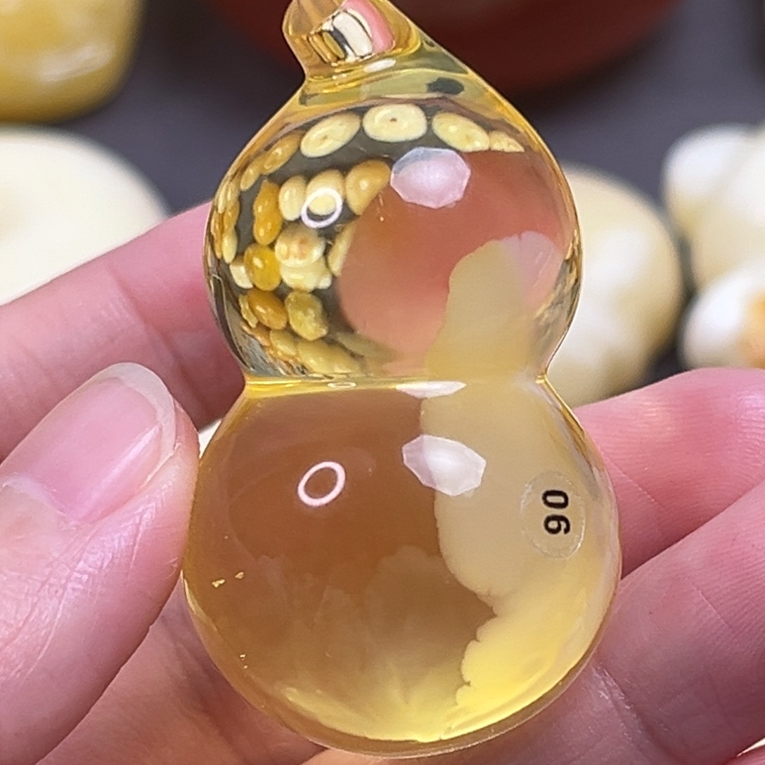 琥珀裸石未镶嵌葫芦