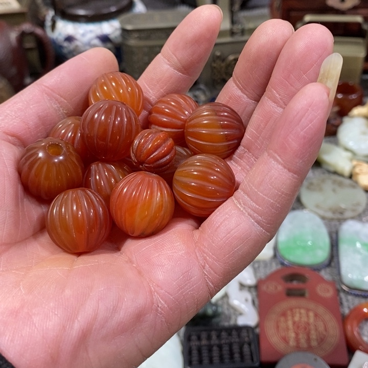 何***来石材挂件。          