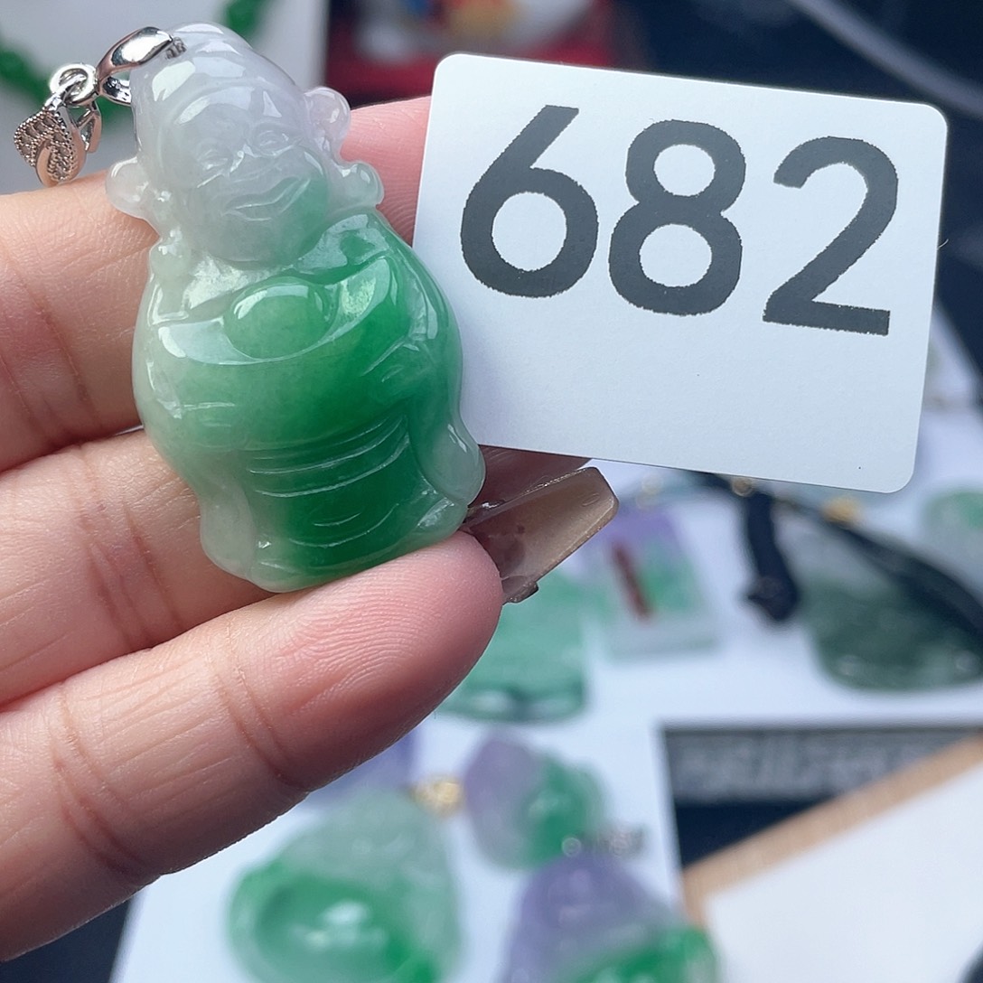 翡翠吊坠(赠链)未镶嵌