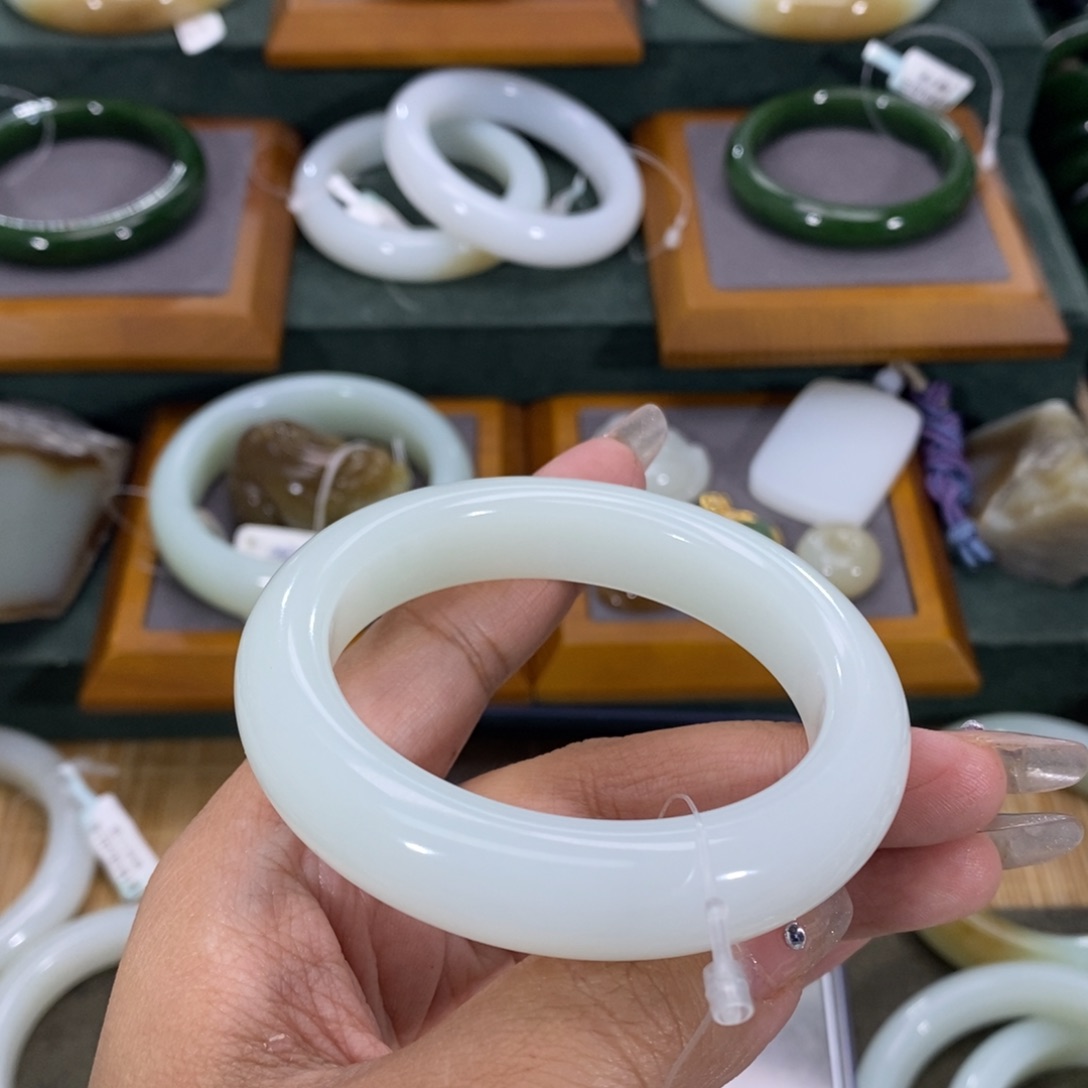 和田玉手镯未镶嵌M****a