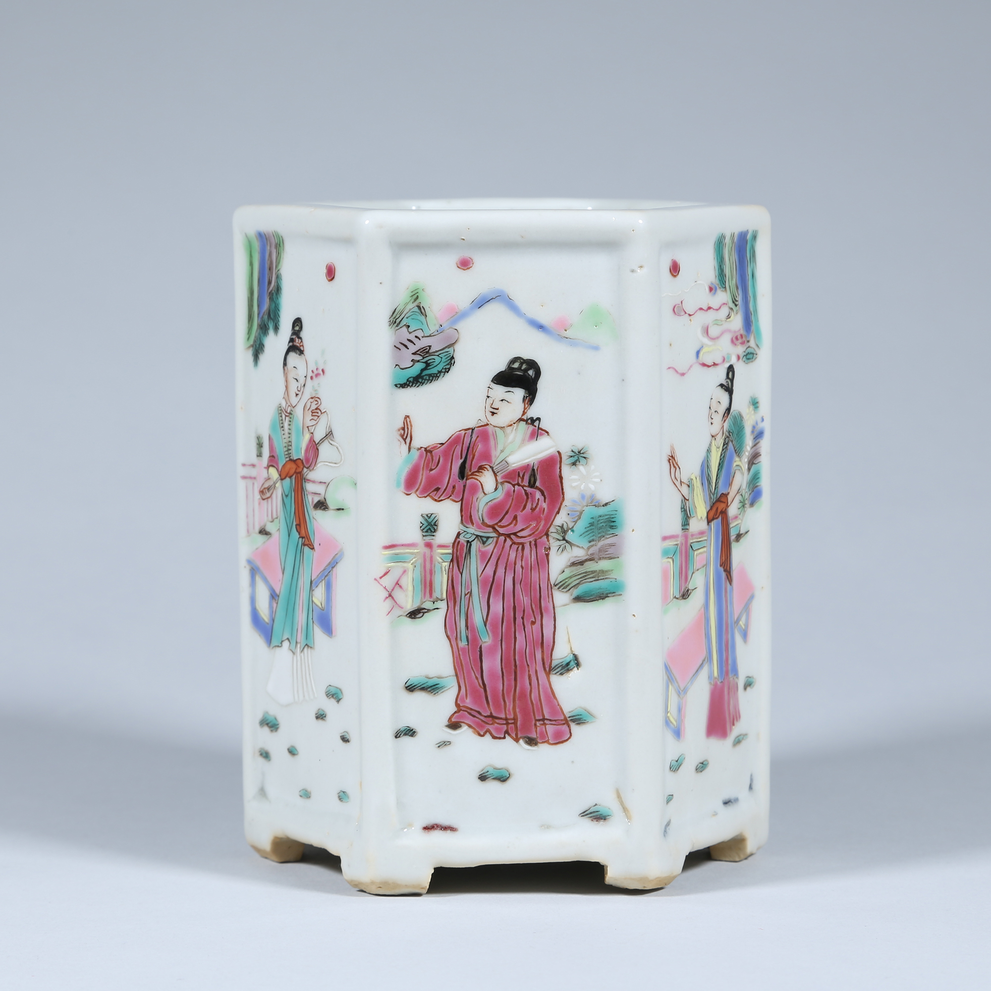 0319 清雍正 粉彩六方人物笔筒