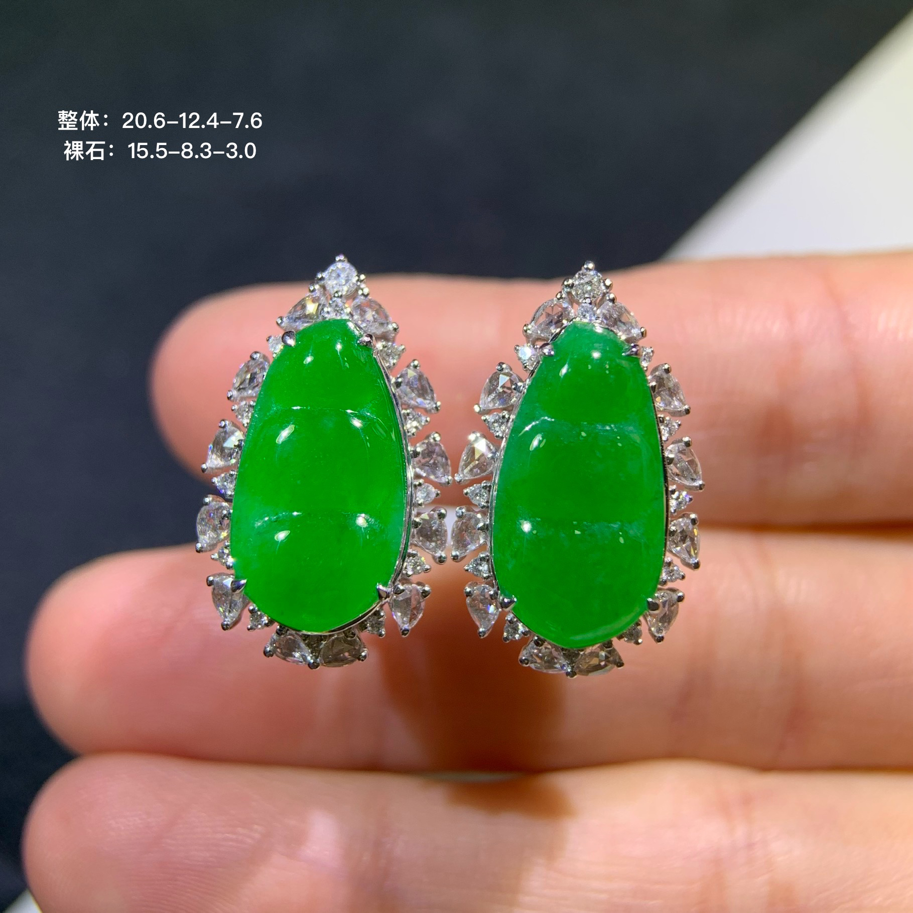 天然翡翠高冰满绿大福豆耳包