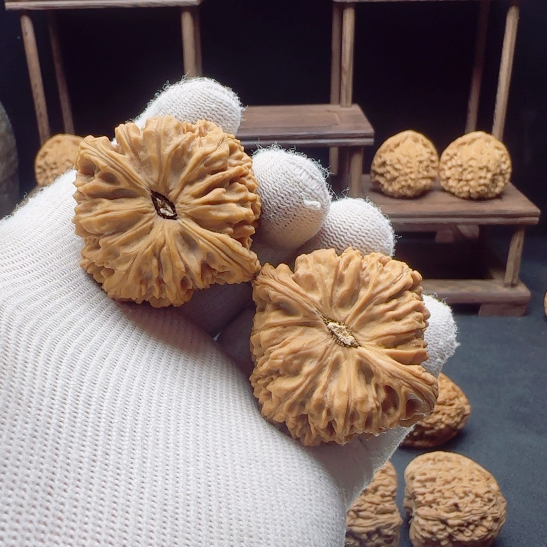 文玩核桃吊坠南疆三角42.5