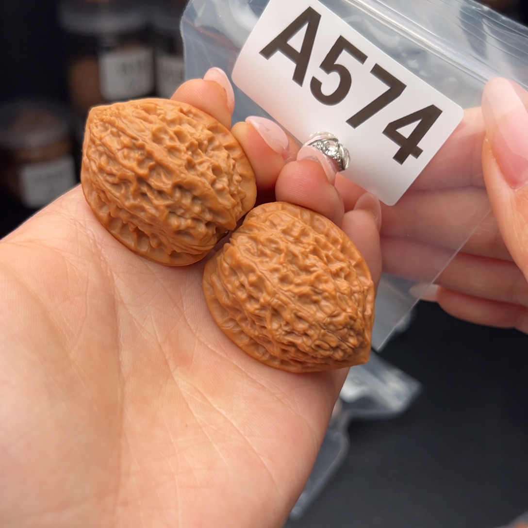 文玩核桃吊坠金牛34全品